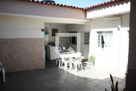 Casa à venda com 180m², 3 quartos e 4 vagasQuintal