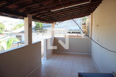 Casa à venda com 180m², 3 quartos e 4 vagasQuintal