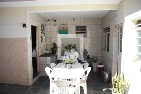 Casa à venda com 180m², 3 quartos e 4 vagasÁrea de Serviço