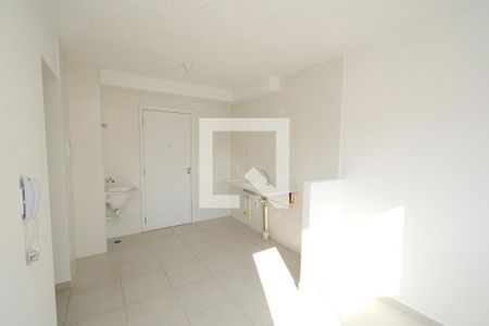 Sala/Cozinha de apartamento para alugar com 1 quarto, 32m² em Jardim Itacolomi, São Paulo