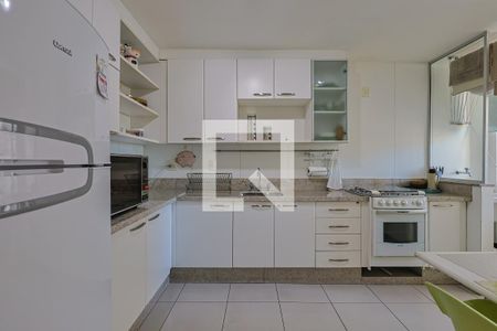 Apartamento para alugar com 95m², 2 quartos e 2 vagasCozinha