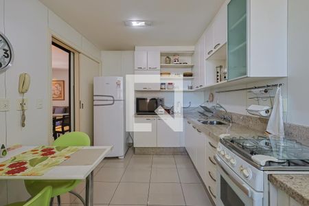 Apartamento para alugar com 95m², 2 quartos e 2 vagasCozinha