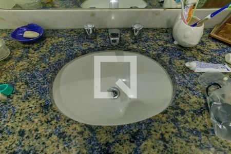 Casa de condomínio para alugar com 400m², 4 quartos e 2 vagas Casa de condomínio para alugar com 400m², 4 quartos e 2 vagasBanheiro da Suíte 2