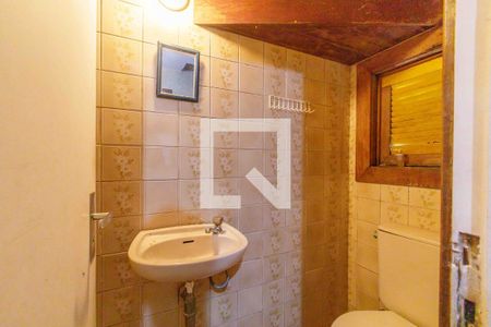 Casa de condomínio para alugar com 400m², 4 quartos e 2 vagas Casa de condomínio para alugar com 400m², 4 quartos e 2 vagasBanheiro de Serviço