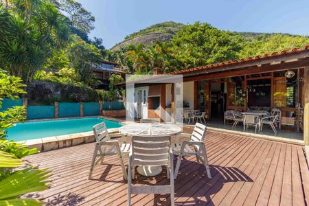 Casa de condomínio para alugar com 400m², 4 quartos e 2 vagas Casa de condomínio para alugar com 400m², 4 quartos e 2 vagasQuintal