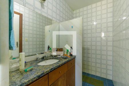 Casa de condomínio para alugar com 400m², 4 quartos e 2 vagas Casa de condomínio para alugar com 400m², 4 quartos e 2 vagasBanheiro da Suíte 2