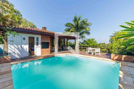 Casa de condomínio para alugar com 400m², 4 quartos e 2 vagas Casa de condomínio para alugar com 400m², 4 quartos e 2 vagasQuintal