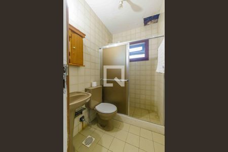 Casa de condomínio para alugar com 400m², 4 quartos e 2 vagas Casa de condomínio para alugar com 400m², 4 quartos e 2 vagasBanheiro da Suíte 4