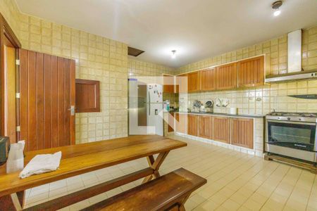 Casa de condomínio para alugar com 400m², 4 quartos e 2 vagas Casa de condomínio para alugar com 400m², 4 quartos e 2 vagasCozinha
