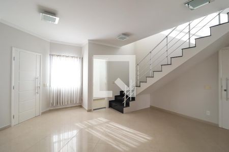 Casa de condomínio para alugar com 244m², 3 quartos e 4 vagasSala