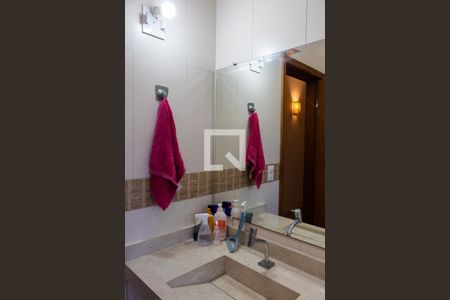 Casa à venda com 180m², 2 quartos e 4 vagas Casa à venda com 180m², 2 quartos e 4 vagasBANHEIRO