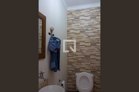 Casa à venda com 180m², 2 quartos e 4 vagas Casa à venda com 180m², 2 quartos e 4 vagasBANHEIRO DA ÁREA DE SERVIÇO