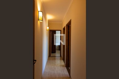 Casa à venda com 180m², 2 quartos e 4 vagas Casa à venda com 180m², 2 quartos e 4 vagasCORREDOR