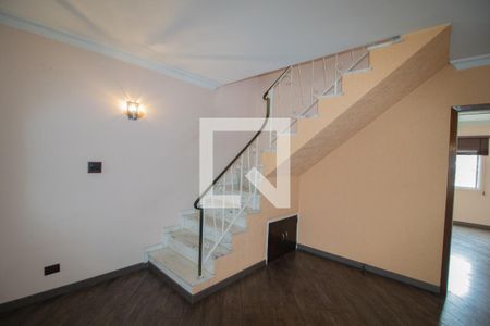 Casa à venda com 396m², 4 quartos e 4 vagasEscada