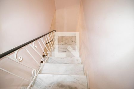 Casa à venda com 396m², 4 quartos e 4 vagasEscada