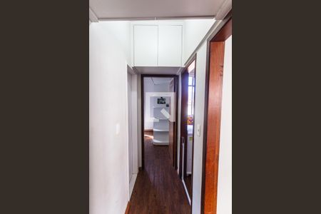 Corredor de apartamento à venda com 2 quartos, 70m² em Sagrada Família, Belo Horizonte