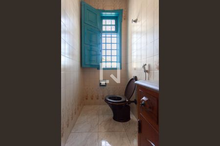 Casa à venda com 447m², 3 quartos e 11 vagasBanheiro da Suíte 2