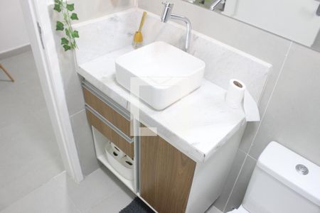 Banheiro de apartamento para alugar com 1 quarto, 45m² em Itararé, São Vicente