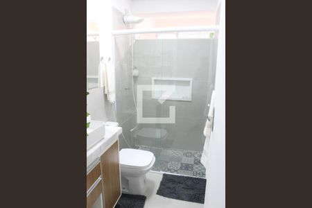Banheiro de apartamento para alugar com 1 quarto, 45m² em Itararé, São Vicente