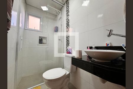 Apartamento à venda com 114m², 2 quartos e 1 vaga Apartamento à venda com 114m², 2 quartos e 1 vagaBanheiro da suíte