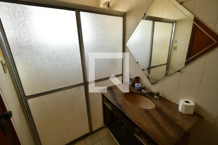 Casa à venda com 300m², 4 quartos e 4 vagasBanheiro da Suíte