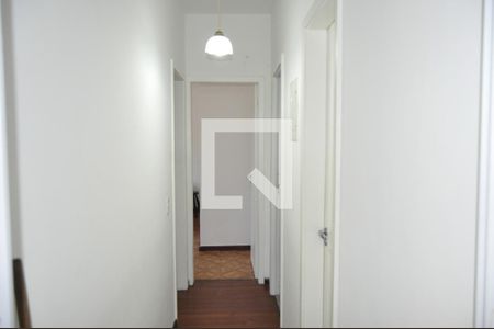 Corredor  de apartamento à venda com 3 quartos, 85m² em Sampaio, Rio de Janeiro