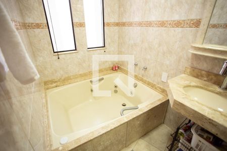 Casa à venda com 267m², 4 quartos e 4 vagasBANHEIRO QUARTO 1