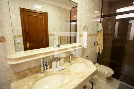 Casa à venda com 267m², 4 quartos e 4 vagasBANHEIRO QUARTO 1