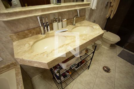 Casa à venda com 267m², 4 quartos e 4 vagasBANHEIRO QUARTO 1