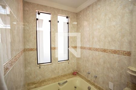 Casa à venda com 267m², 4 quartos e 4 vagasBANHEIRO QUARTO 1