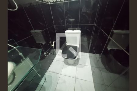 Banheiro da Suíte de casa para alugar com 2 quartos, 66m² em Madureira, Rio de Janeiro