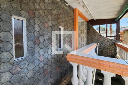 Casa à venda com 338m², 3 quartos e 5 vagas Casa à venda com 338m², 3 quartos e 5 vagasVaranda - Casa 2