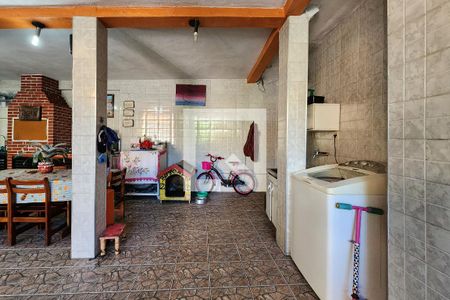 Casa à venda com 338m², 3 quartos e 5 vagas Casa à venda com 338m², 3 quartos e 5 vagasÁrea de Serviço