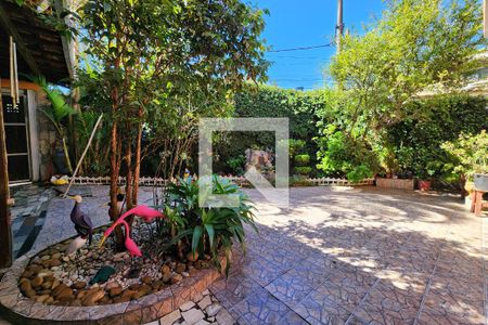 Casa à venda com 338m², 3 quartos e 5 vagas Casa à venda com 338m², 3 quartos e 5 vagasVaranda