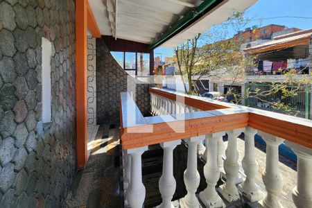 Casa à venda com 338m², 3 quartos e 5 vagas Casa à venda com 338m², 3 quartos e 5 vagasVaranda - Casa 2