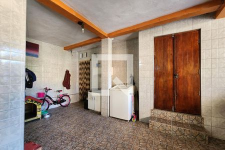 Casa à venda com 338m², 3 quartos e 5 vagas Casa à venda com 338m², 3 quartos e 5 vagasÁrea de Serviço