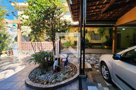 Casa à venda com 338m², 3 quartos e 5 vagas Casa à venda com 338m², 3 quartos e 5 vagasVaranda