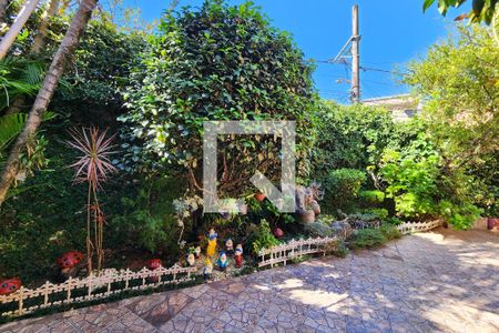 Casa à venda com 338m², 3 quartos e 5 vagas Casa à venda com 338m², 3 quartos e 5 vagasVaranda