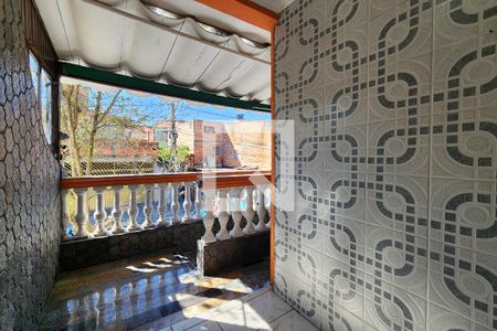 Casa à venda com 338m², 3 quartos e 5 vagas Casa à venda com 338m², 3 quartos e 5 vagasVaranda - Casa 2