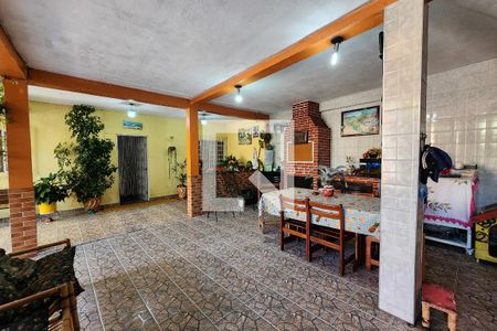 Casa à venda com 338m², 3 quartos e 5 vagas Casa à venda com 338m², 3 quartos e 5 vagasVaranda