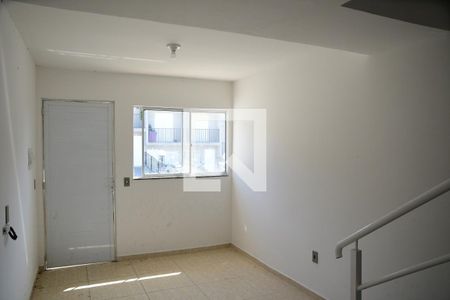 Sala de casa de condomínio para alugar com 2 quartos, 49m² em Jardim Santana, Cotia