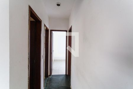 Corredor de apartamento à venda com 3 quartos, 56m² em Sagrada Família, Belo Horizonte