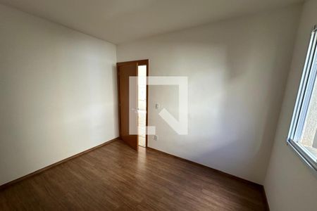 Dormitório 01 de apartamento para alugar com 2 quartos, 43m² em L-9, Ribeirão Preto