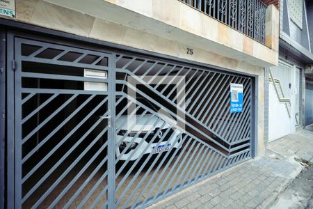 Casa à venda com 125m², 2 quartos e 2 vagas Casa à venda com 125m², 2 quartos e 2 vagasFachada