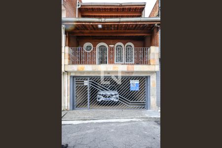 Casa à venda com 125m², 2 quartos e 2 vagas Casa à venda com 125m², 2 quartos e 2 vagasFachada