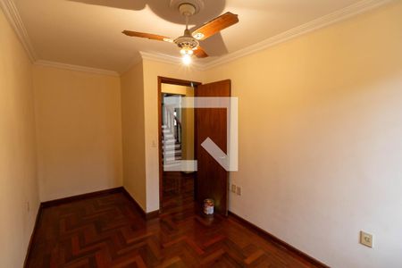 Casa à venda com 297m², 3 quartos e 4 vagas Casa à venda com 297m², 3 quartos e 4 vagasQuarto
