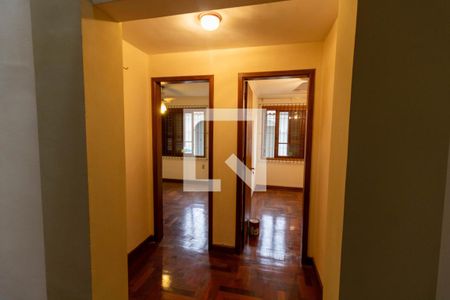 Casa à venda com 297m², 3 quartos e 4 vagas Casa à venda com 297m², 3 quartos e 4 vagasCorredor