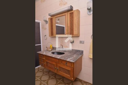 Casa à venda com 216m², 3 quartos e 4 vagasBanheiro 2