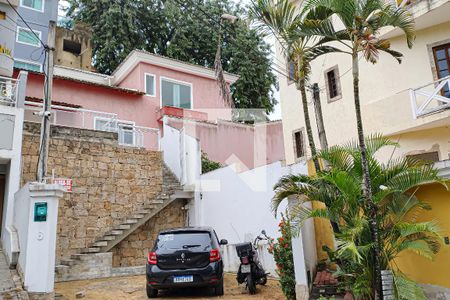 Casa para alugar com 200m², 4 quartos e 3 vagas Casa para alugar com 200m², 4 quartos e 3 vagasfachada