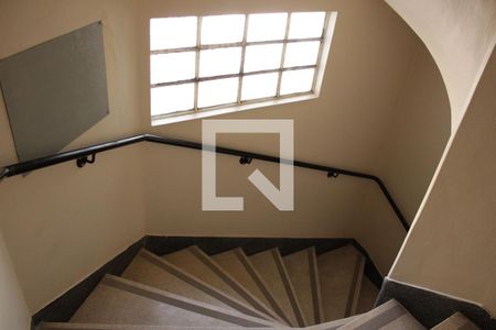 Apartamento para alugar com 70m², 2 quartos e sem vagaEscada do Edifício